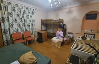 -Застава 1 пер. Дорстроя 3 комн част. ремонт-